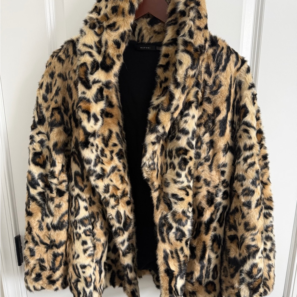 Natori faux leopard fur shawl coat - Picture 8 of 10